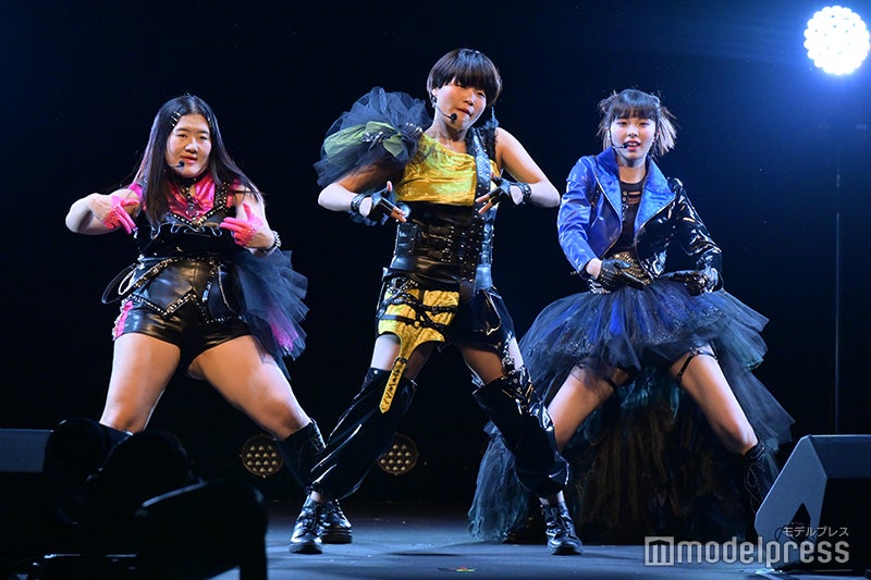 よしこ、まひる、川口ゆりな（C）モデルプレス