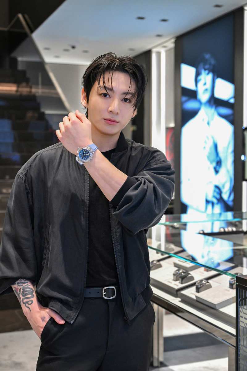 BTS・ジョングク、ウブロ銀座ブティックに来店 多くのファン詰めかける