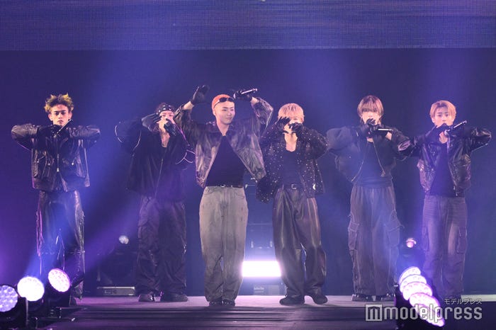 WATWINGステージ(C)モデルプレス