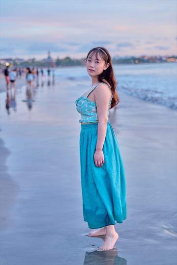 名門大卒グラドル・佐野なぎさ 布面積狭すぎの大迫力 「正直ちょっと恥ずかしい」カット公開