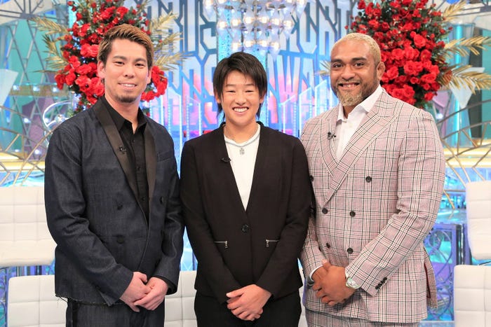 (左から)前田健太選手、上野由岐子選手、中島イシレリ選手(C)フジテレビ