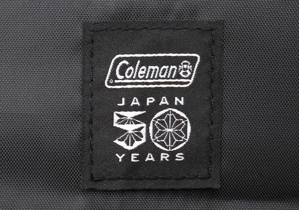 日本上陸50周年を記念したコールマンの特別な黒いタグ 日本上陸50周年を記念したコールマンの特別な黒いタグ