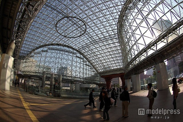 3019枚ものガラスを使用したもてなしドーム／photo 