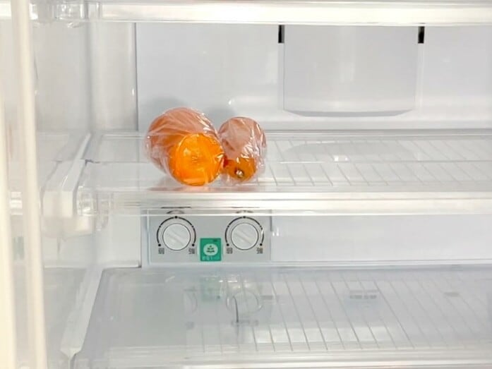 カット後はラップでぴったり包んで冷蔵室へ