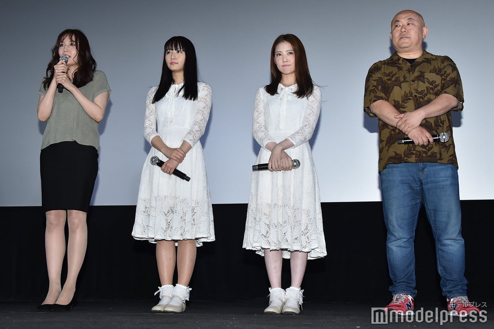 左より：三津谷葉子、浅川梨奈、北香那、佐藤佐吉監督 （C）モデルプレス