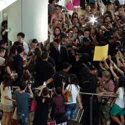 台湾・松山空港にファンが殺到