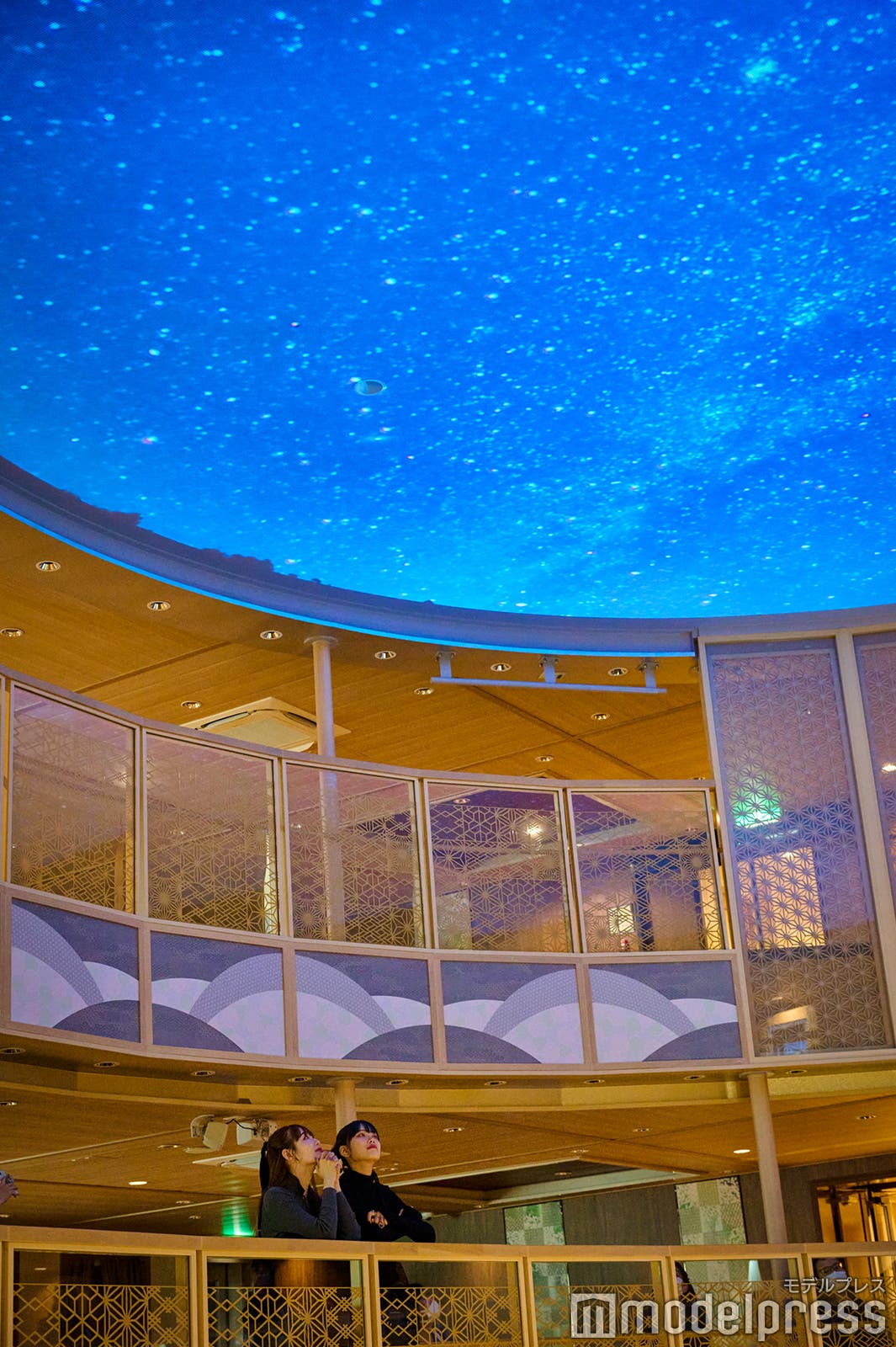 幻想的でロマンチックな空間に(C)モデルプレス