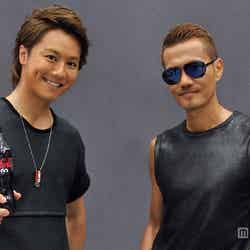 「コカ・コーラ・ゼロ」の新CM（9月3日よりオンエア）の撮影を行ったEXILE・TAKAHIRO（左）とATSUSHI（右）