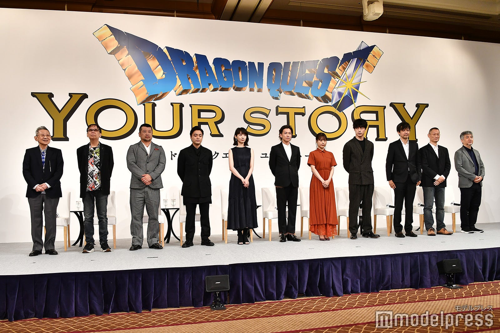 （左から）すぎやまこういち氏、堀井雄二氏、ケンドーコバヤシ、山田孝之、波瑠、佐藤健、有村架純、坂口健太郎、山崎貴氏、八木竜一氏、花房真氏 （C）モデルプレス