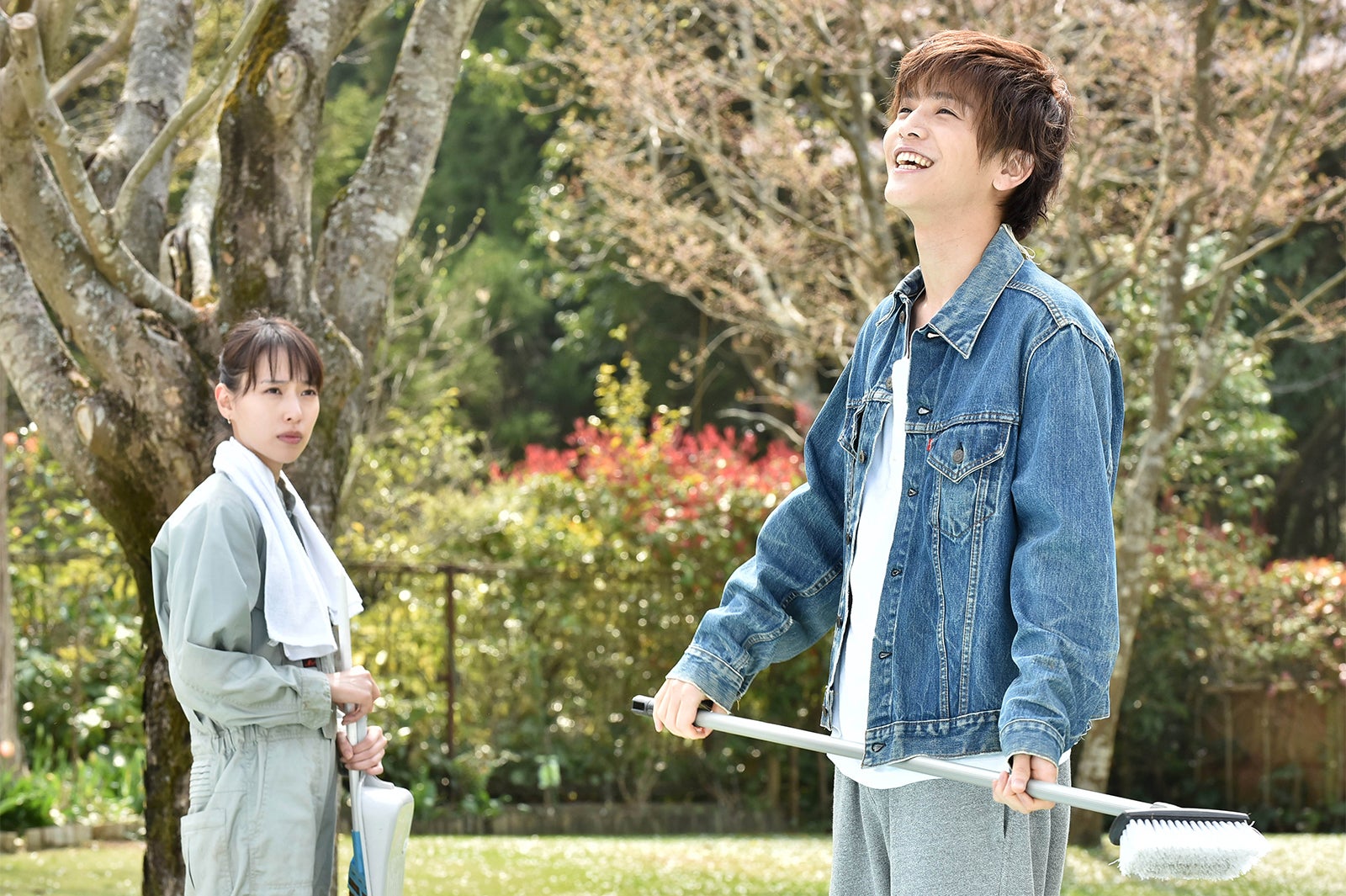 戸田恵梨香、岩田剛典／「崖っぷちホテル！」より（C）日本テレビ