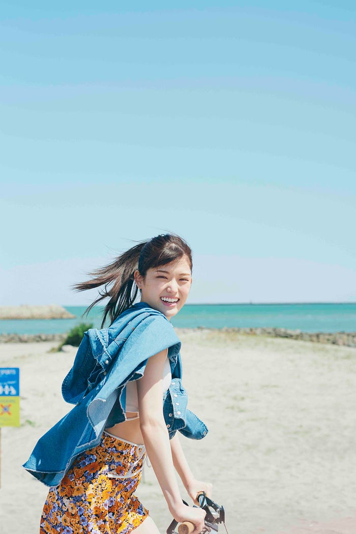 「松村沙友理 乃木坂46卒業記念写真集」(タイトル未定)(C)マガジンハウス(撮影・三瓶康友)