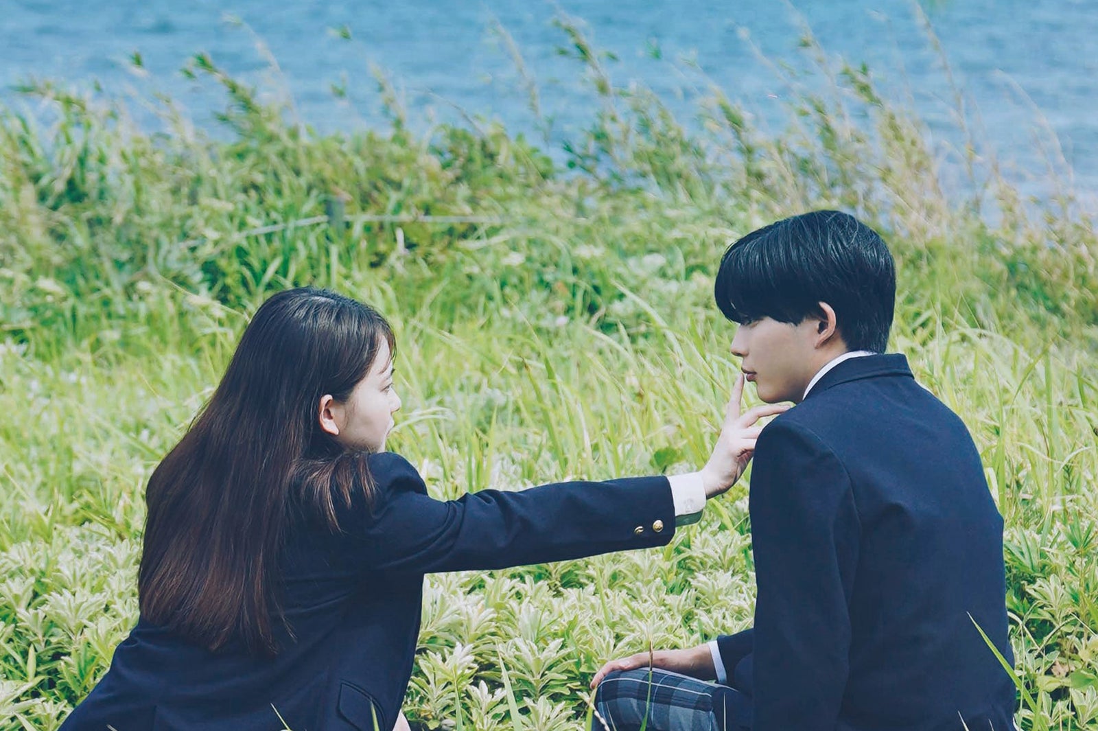 山田杏奈、長尾謙杜（C）2025『恋に至る病』製作委員会