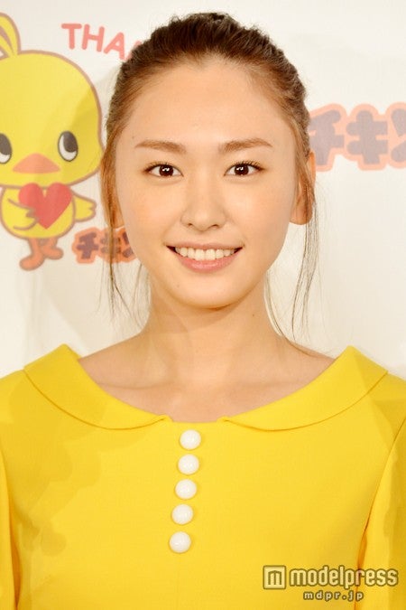 新垣結衣 家では結構 男性スタッフの要望に照れ笑い モデルプレス