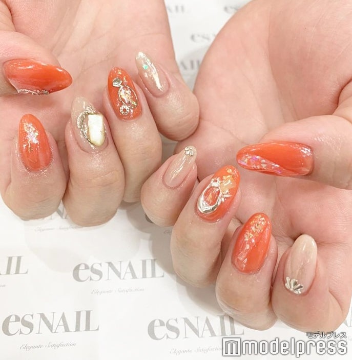 ビタミンカラーがアクセント 個性際立つ“ニュアンスネイル”【今週のネイル】