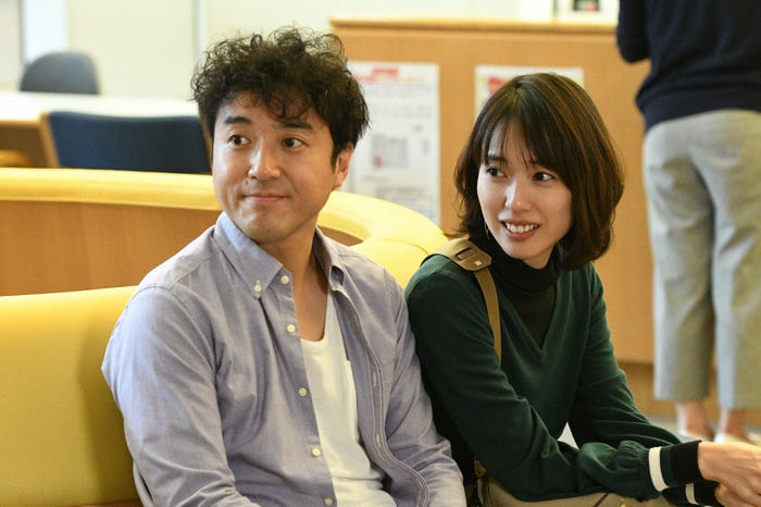 ムロツヨシ、戸田恵梨香/「大恋愛~僕を忘れる君と」第6話より(C)TBS