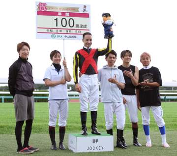 ルメールが12年連続12回目の年間100勝達成 「夏競馬終わってすぐに達成できてうれしい」