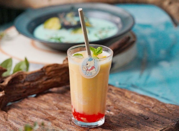 マンゴーヨーグルトスムージー税込1,089円（C）Disney．Based on the “Winnie the Pooh” works by A．A． Milne and E．H．Shepard．