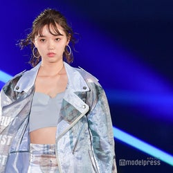 江野沢愛美、美くびれあらわな斬新コーデで魅了<TGC北九州2018>