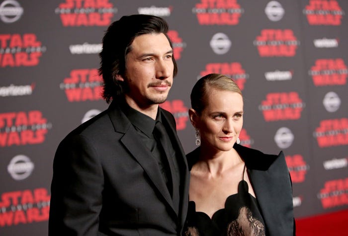 アダム・ドライバー(左)、妻ジョアン・タッカー(右)/(C)2017 Lucasfilm Ltd. All Rights Reserved.