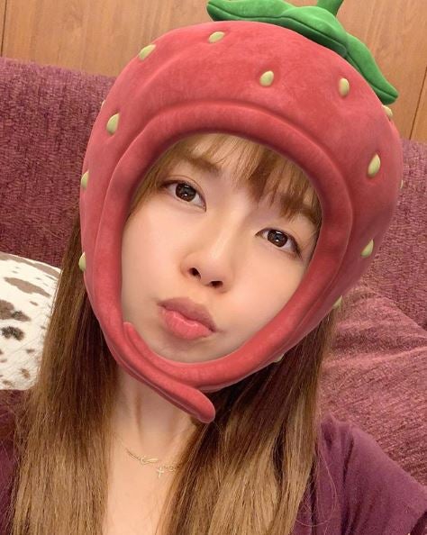 a宇野実彩子 イチゴの かぶりものshot 公開 近況報告に 世界一かわいい 愛おしい の声 モデルプレス