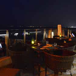 夜の「ロックバー」(C)モデルプレス