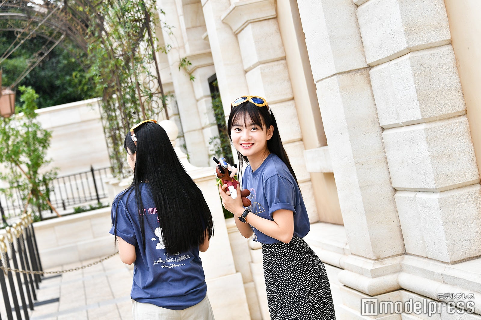 「ソアリン：ファンタスティック・フライト」内観／モデル：青山舞莉（手前）（C）モデルプレス（C）Disney