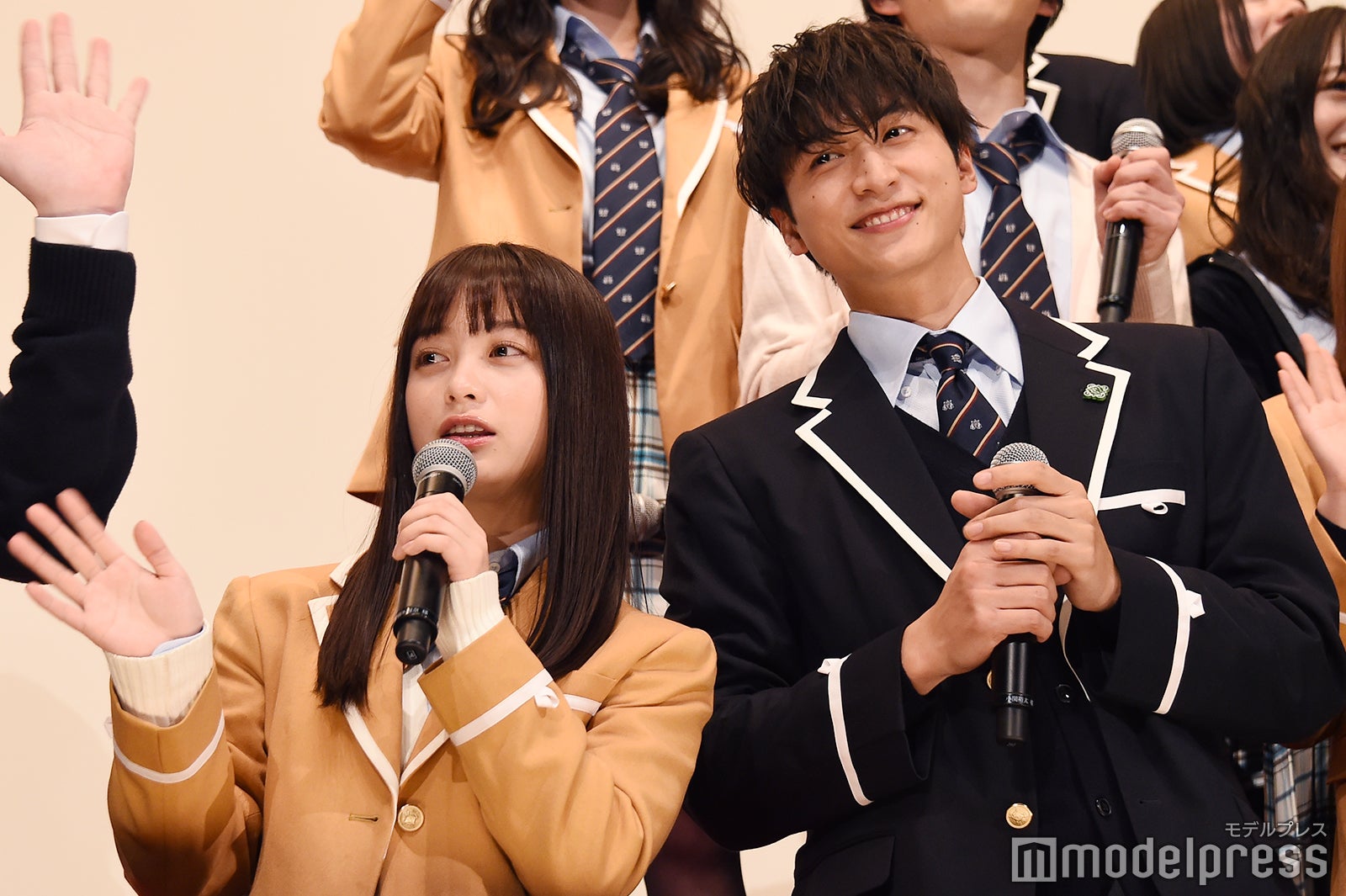 橋本環奈、小関裕太 （C）モデルプレス