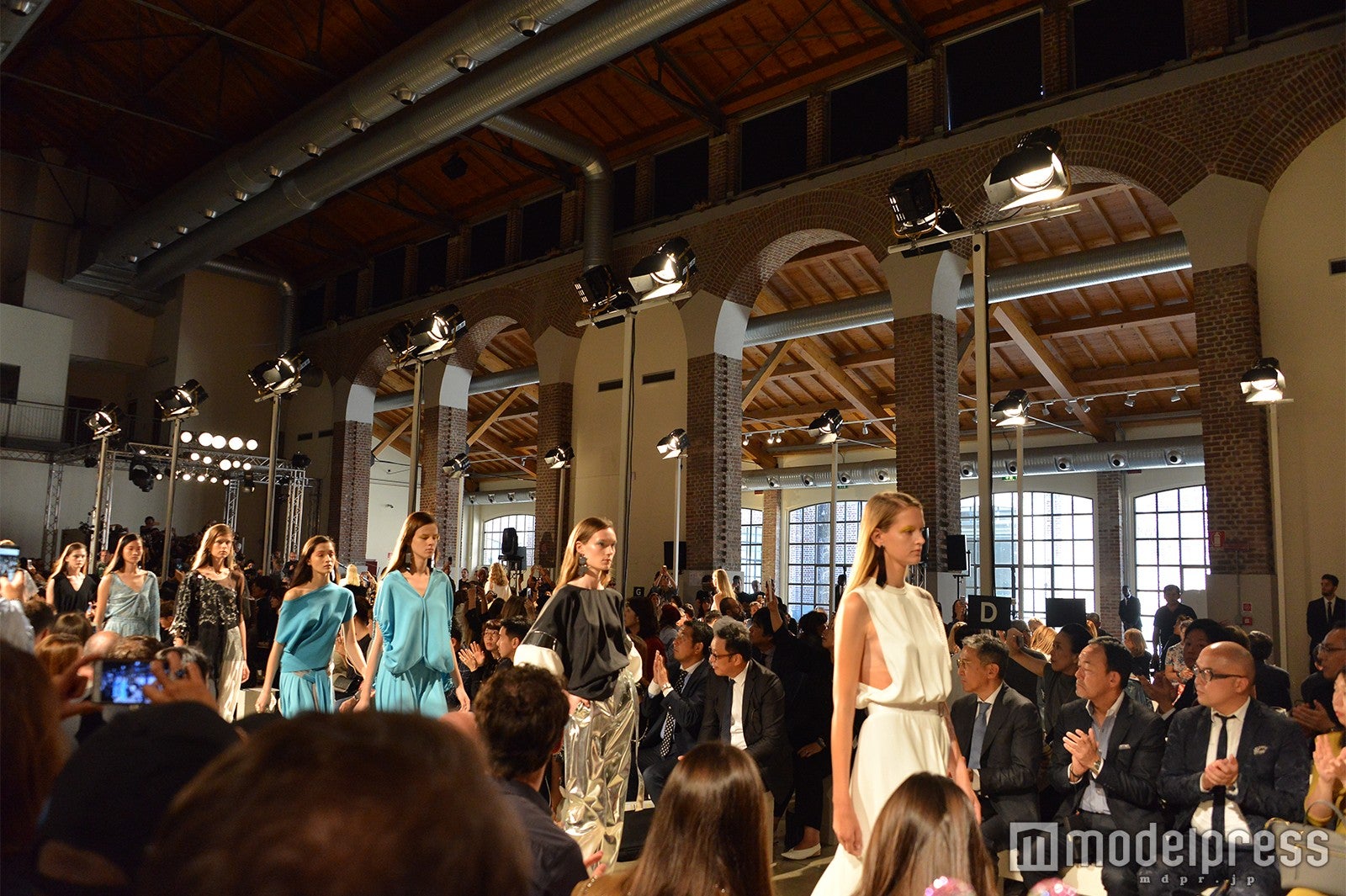 ANTEPRIMA（C）モデルプレス