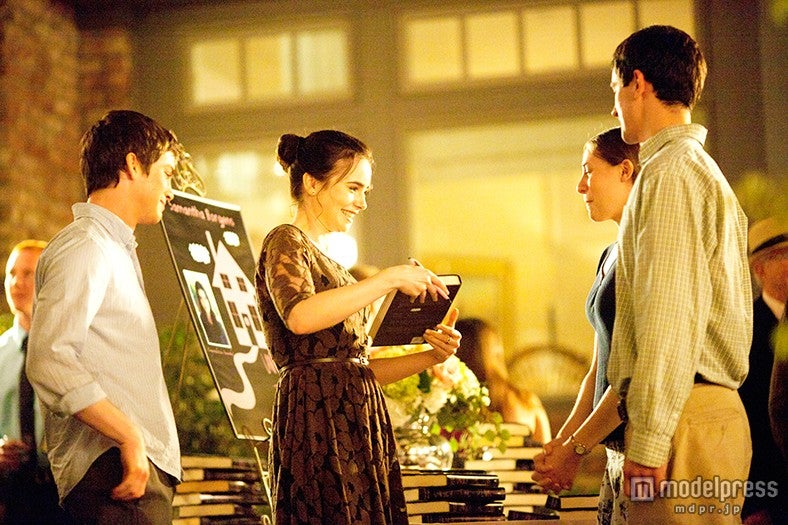 リリー・コリンズ（中央）（C）2012 Writers the Movie,LLC