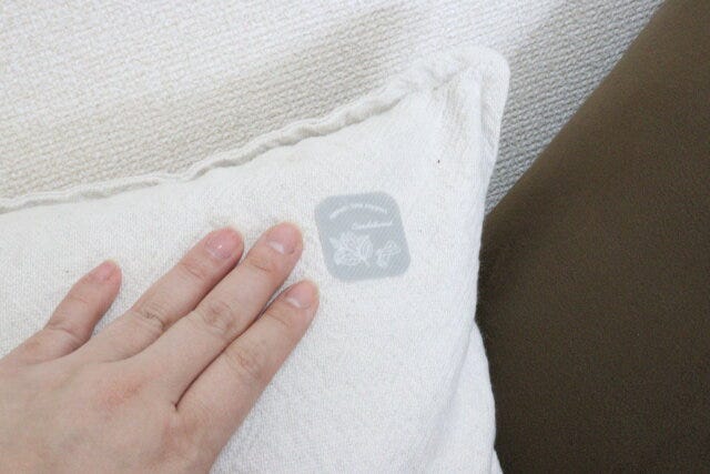 ダイソーの枕に貼るアロマシール（白檀、18枚）　使用感2