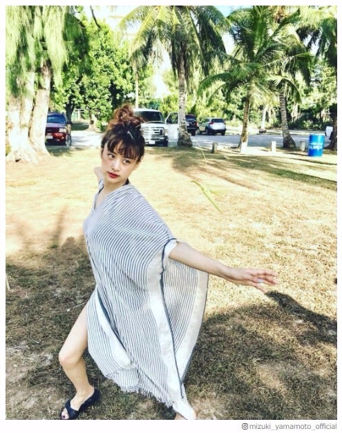 山本美月、太もも大胆あらわで「見えちゃいそう」の声も