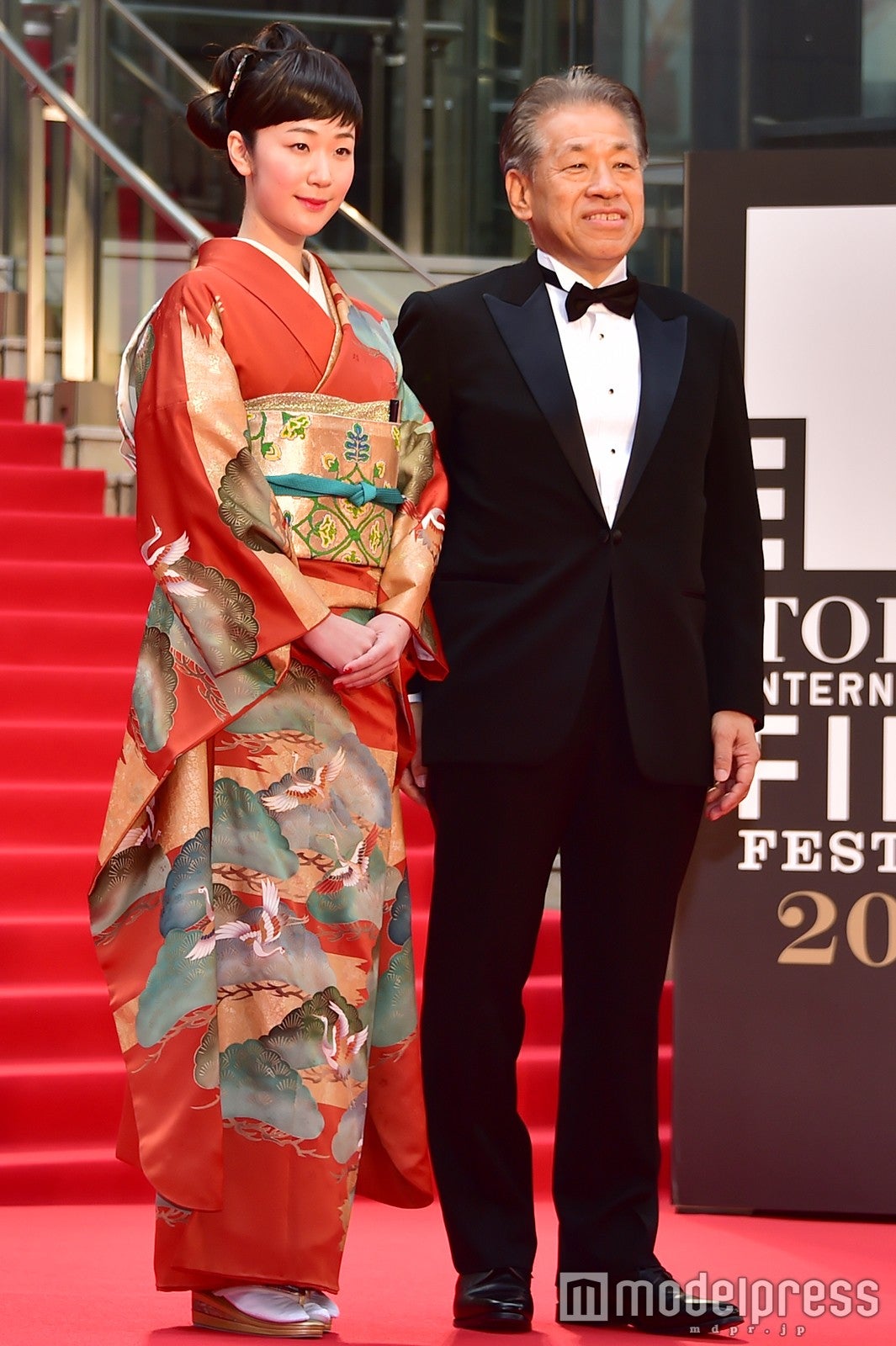 黒木華（左） （C）モデルプレス