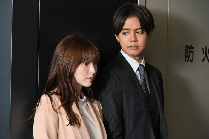 鈴木愛理、片寄涼太「推しが上司になりまして」第5話(C)「推しが上司になりまして」製作委員会