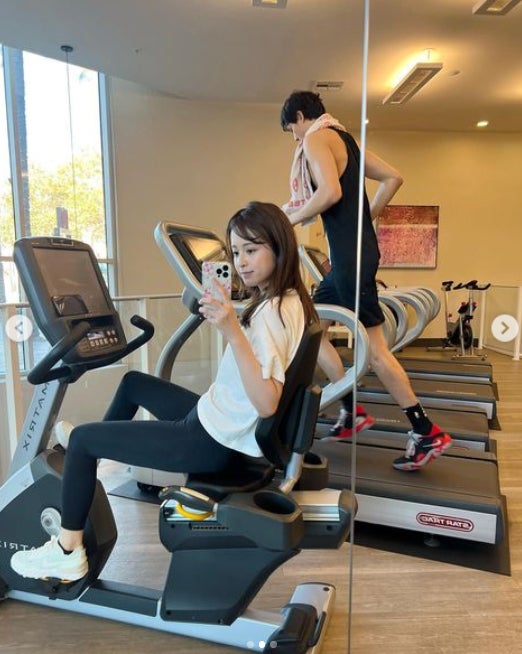久慈暁子アナ、夫・渡邊雄太選手との自宅トレーニング公開「家にジムあるのすごい」「広くて綺麗な部屋」と反響