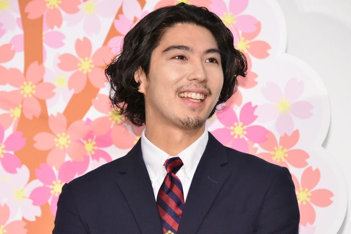 賀来賢人(C)モデルプレス