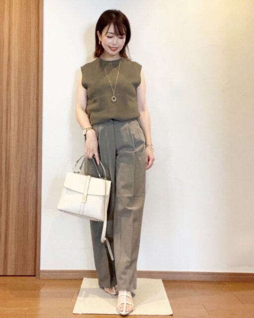 GU　コーデ　全身　タックワイドパンツ