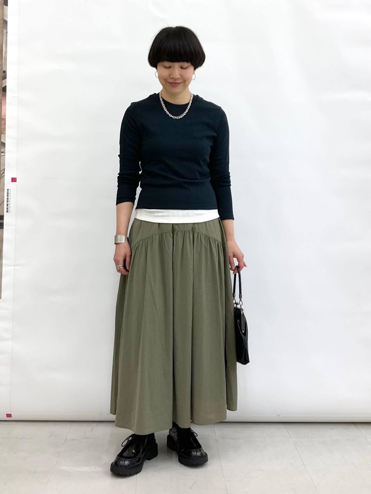 ブラック&オリーブで甘さ控えめの配色に 出典:StyleHint