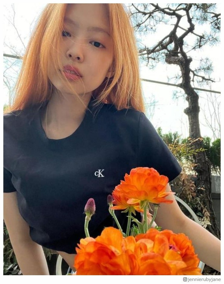 BLACKPINKジェニー、鮮やかなオレンジヘアで大胆イメチェン カムバ期待の声も続出