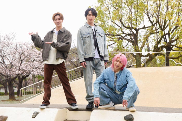 渡辺翔太、宮舘涼太、佐久間大介(C)TBS