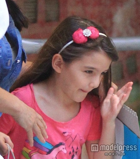 トム・クルーズの娘スリちゃん、大人顔負けの水着スタイル