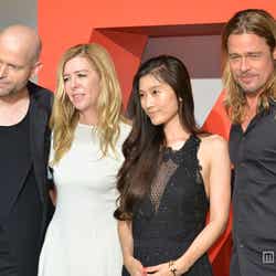 (左から)マーク・フォースター監督、製作のデデ・ガードナー氏、篠原涼子、ブラッド・ピット