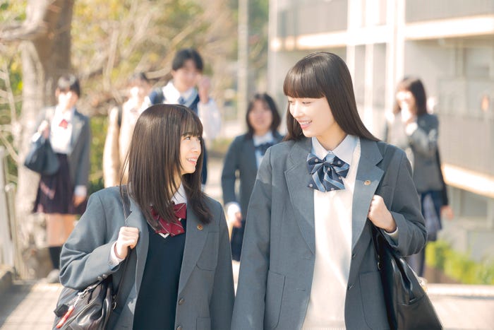 桜田ひより、茅島みずき(C)2023「交換ウソ日記」製作委員会