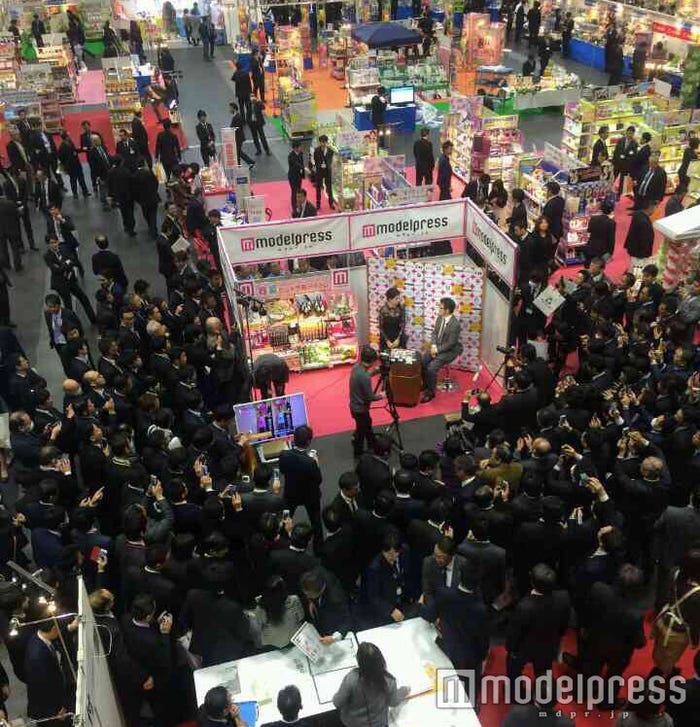 橋本マナミが登場したモデルプレスコーナーの様子(C)モデルプレス