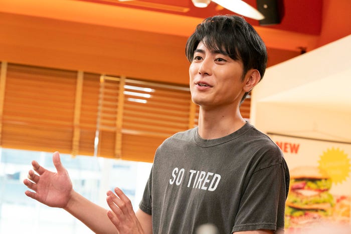 間宮祥太朗/新CMメイキングカットより(提供写真)