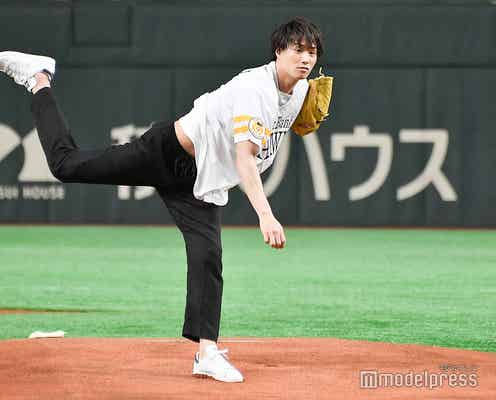 鈴木伸之、初始球式で122キロ剛速球 関口メンディーは「相当すごい」