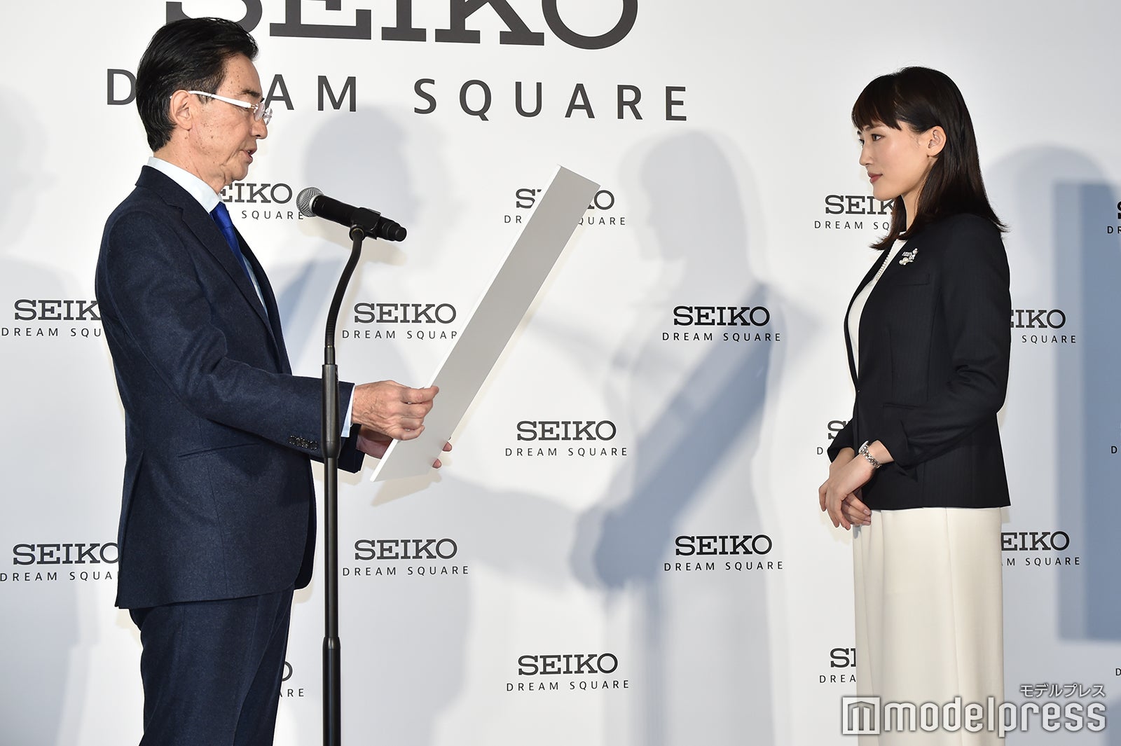 （右）綾瀬はるか（C）モデルプレス