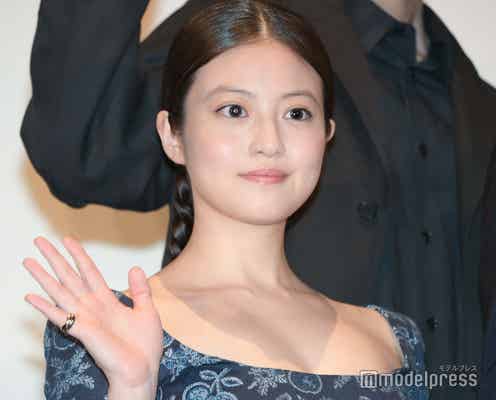 今田美桜、胸元ざっくりセクシードレス姿に反響「美脚」「可愛すぎる」