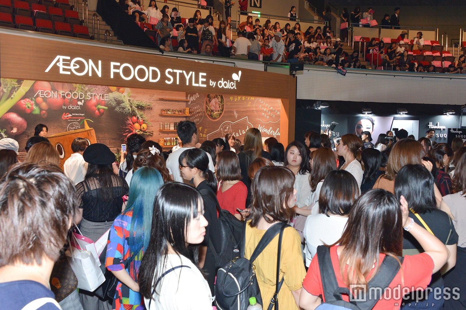 ブースは盛況（C）モデルプレス