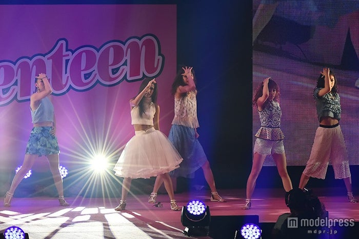 Flower 白雪姫 Blue Sky Blue に会場うっとり Seventeen 夏の学園祭15 モデルプレス Flower 白雪姫 Blue Sky Blue に会場うっとり Seventeen 夏の学園祭15 モデルプレス