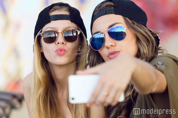 1秒で痩せたように見えちゃう Sns用自撮り写真のマル秘テクニック5選 モデルプレス